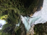 Slovinsko je výnimočné svojou pestrosťou, nájdete tu všetko – more, hory, jazerá, jaskyne... Okrem toho je Slovinsko rozlohou maličké, takže ak sa nechcete rozhodovať, či zvoliť výlet do hôr alebo radšej k moru, v Slovinsku sa dá stihnúť oboje v jeden deň. Na fotke sú vodopády z Vintgar Gorge. 