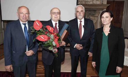 Prof. MUDr. Jan Švihovec, DrSc. při udílení ceny na zámku v Libochovicích